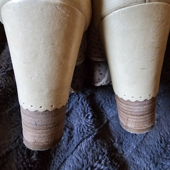 Size 40 Gold Button Cream & Taupe Flowered Shootie - Picture 10 of 16